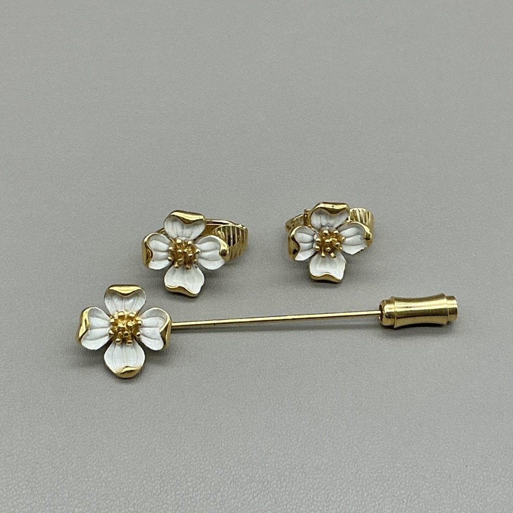 Trifari White Enamel Flower Clip-On Earrings Lapel Stick Pin Set Gold Tone
